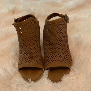 Universal Threads wedges